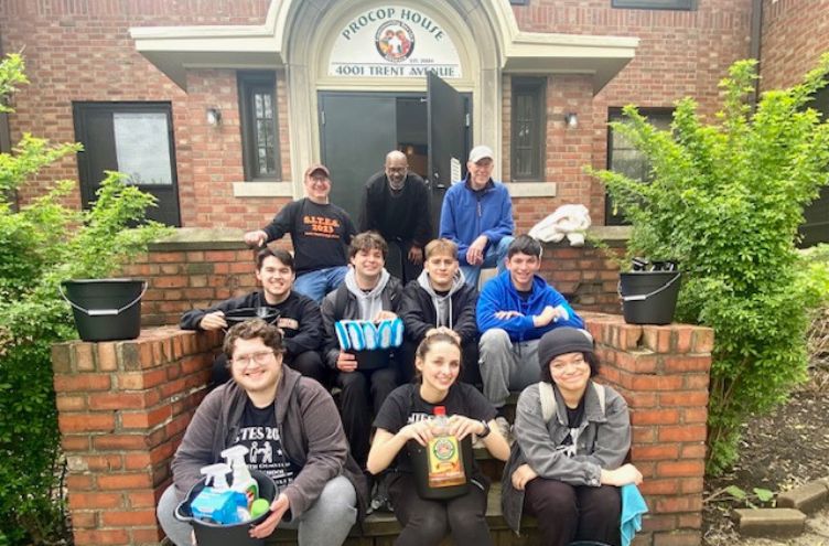 student volunteers helping homeless in Cleveland